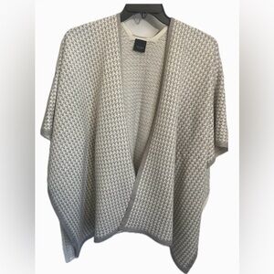 Gray and Ivory Houndstooth Cape/Poncho/Shawl